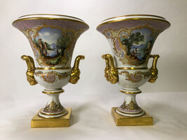 Vase Medicis en porcelaine finition dorée